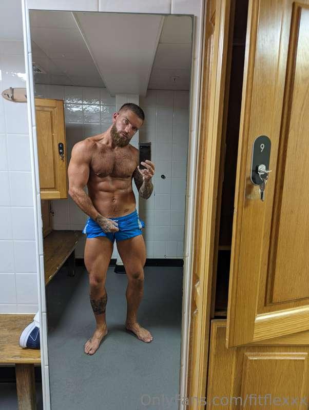 Keep swiping if you want the photo to get steamier...