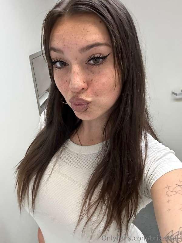 hello my cum daddies 🥰