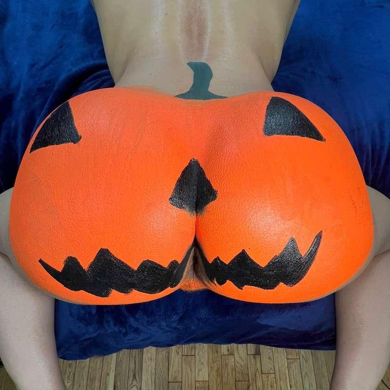 😎This Halloween you should try the pumpkin creampie!🍑💦 Like ..