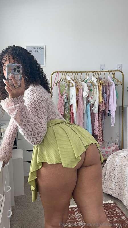 guess: panties or no panties 🤭
