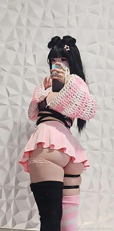 Feeling very Cheeky in this skirt 👉👈 

#cute #booty #thickthighs #alt #upskirt #shortskirt #anime #ass 