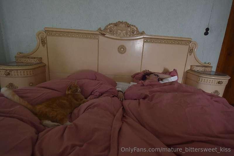 mature_bittersweet_kiss image #0