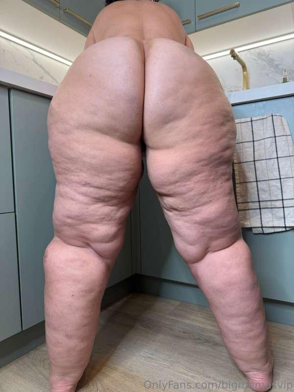 Think you can handle me bouncing my ass on your face? 