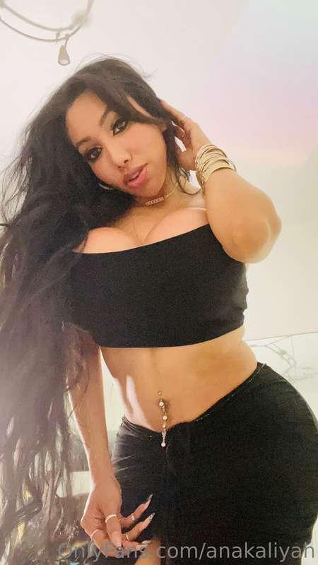 Your goddess awaits 👑
