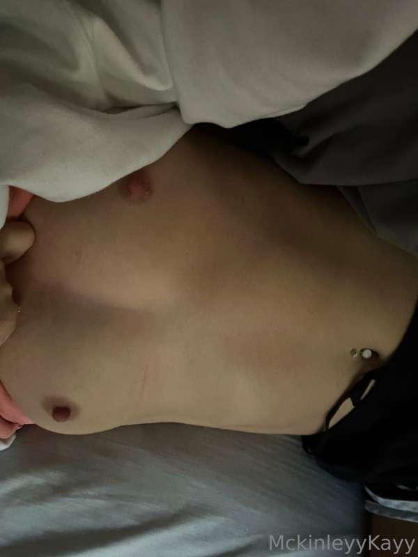 Anyone want to have a lazy day and stay in bed and cuddle 🥰