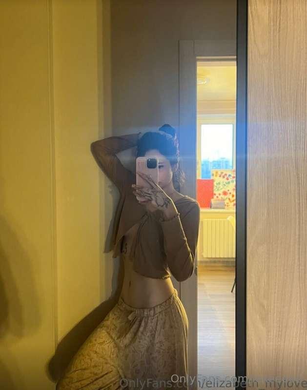 This babe @elizabeth_mylove so cute!! She looks so innocent ..