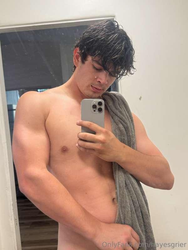 Let me hold you down 💪