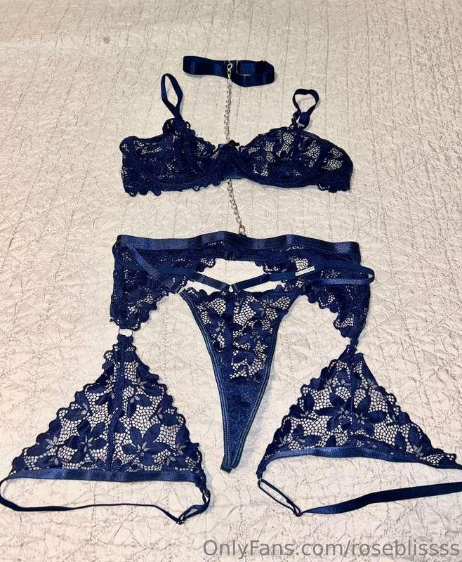 Tonight’s outfit for my FACETIME call. 🤤💦 Book yours now pap..
