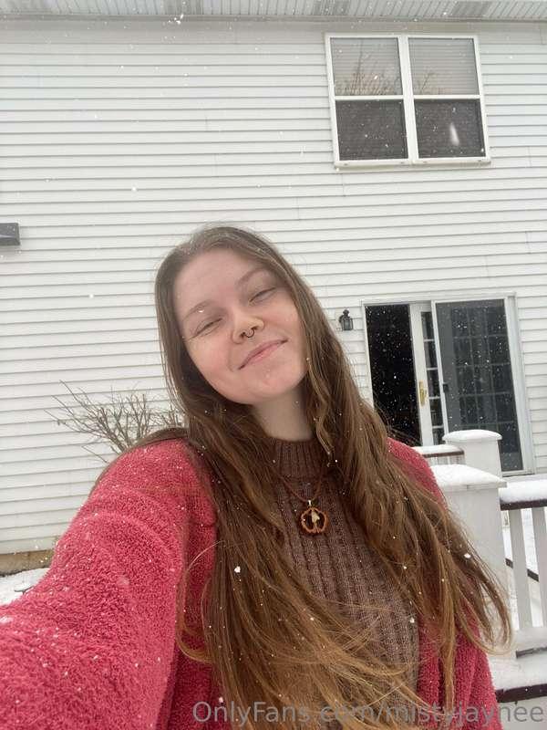 Happy snowy Friday with my pretty face