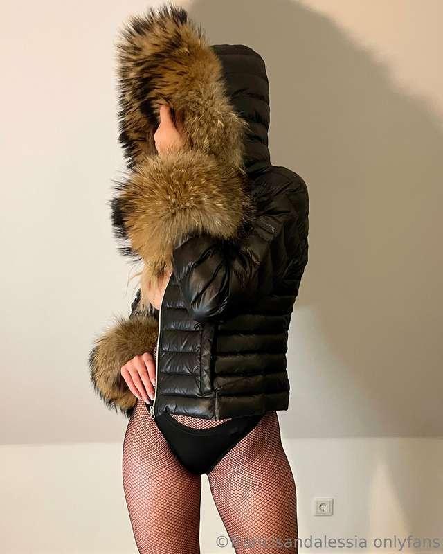 Our new racoon fur cuffs arrived to pimp our welovefurs puff..