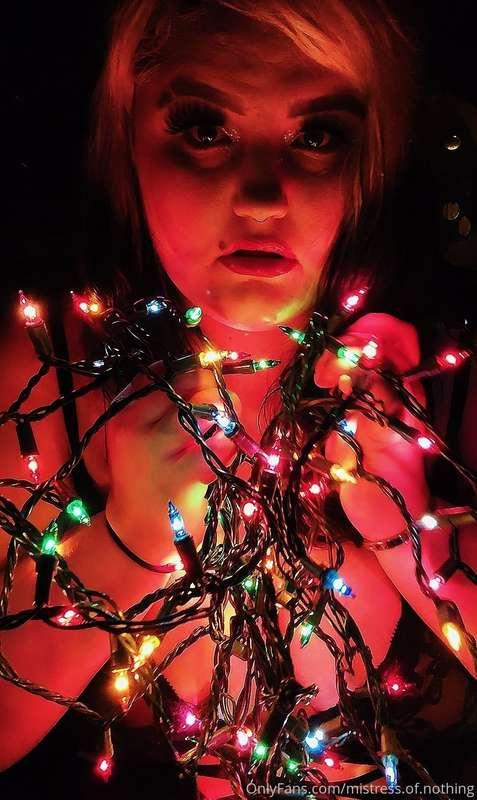 Dear Santa,
I promise I've been a very good girl
Tip me if y..