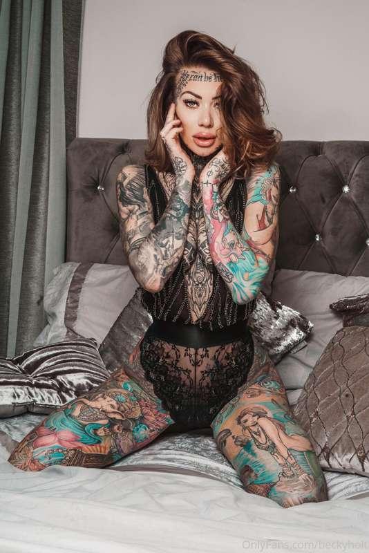 Thick thighs and blue eyes