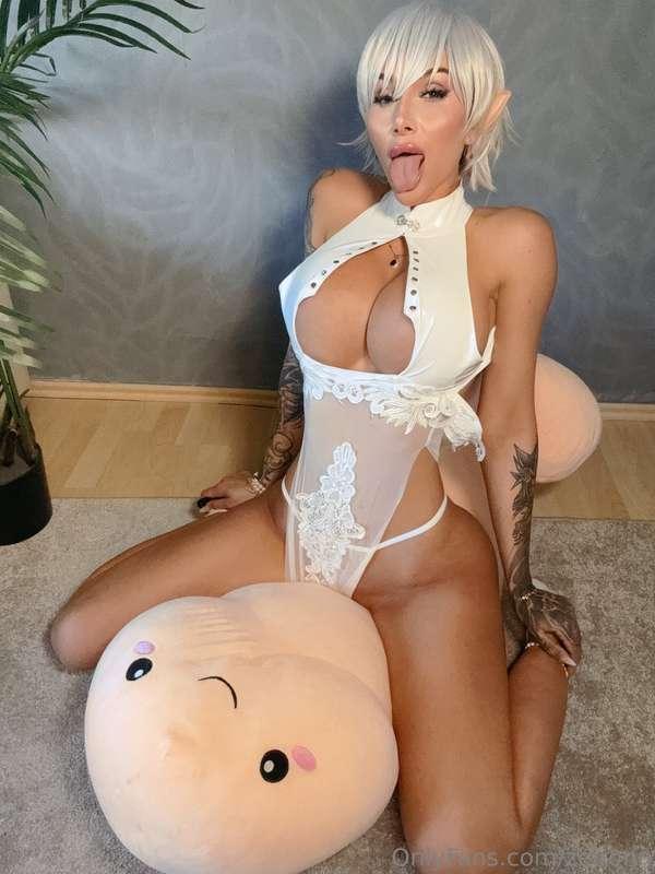 My dick is bigger than yours (¬‿¬)