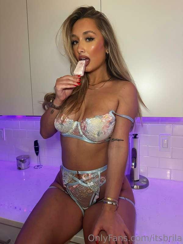 Who’s ready for my LIVE tomorrow at 8PM Miami time? 🔥👀