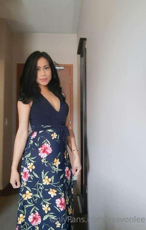 Wearing a sexy dress show your femininity.
Can you please, c..