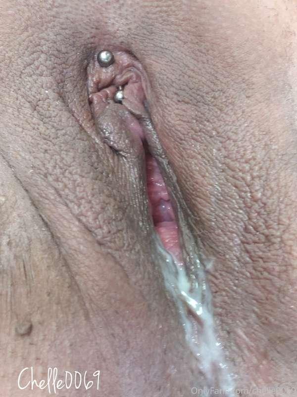 Clean up aisle Chelle! 💦💦 Come take care of cleaning that up..