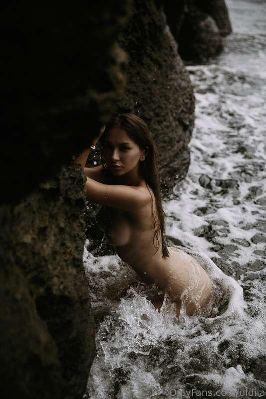 The water was cold af 😇But I liked how it felt on my bare sk..