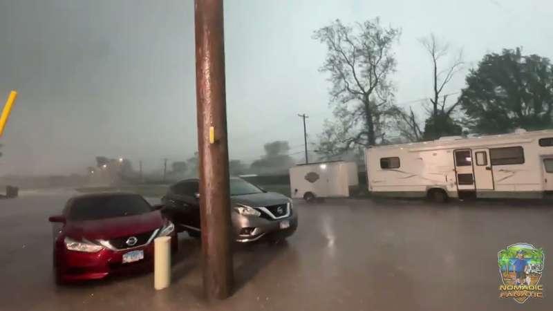 TORNADO TOUCHDOWN IN ATHENSVILLE, ILLINOIS!!!