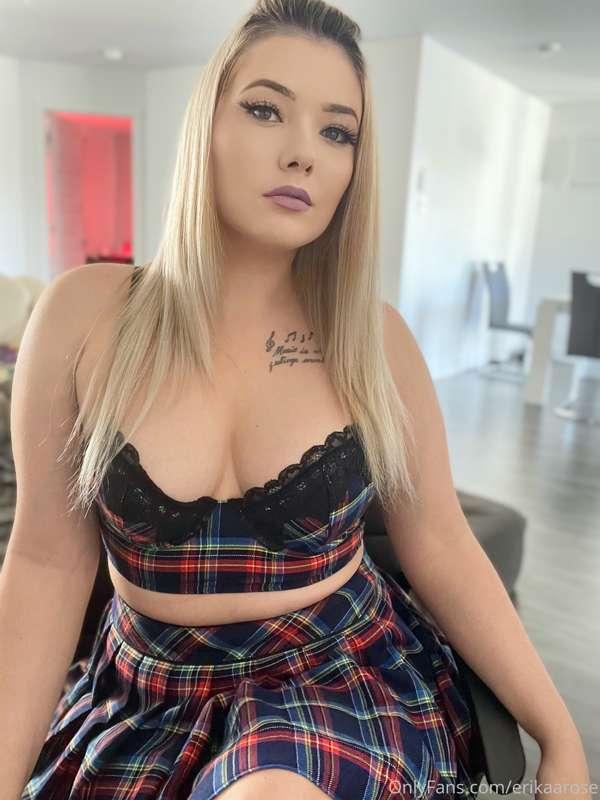 Preview of my sch00l girl shoot. I know you wanna see how I ..