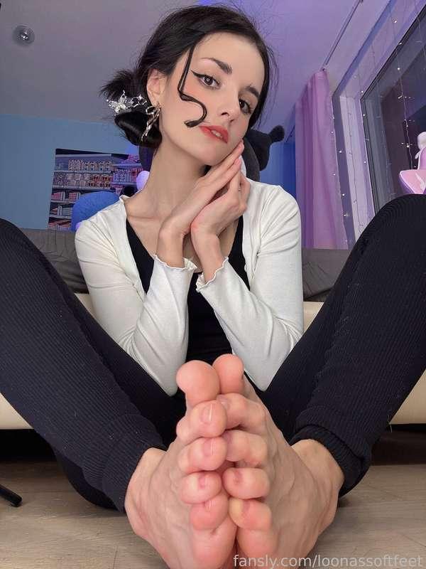 loonassoftfeet image #2
