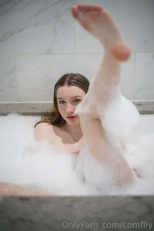Wanna join me in the tub?

-Nude tits $75 each photo HIGH QU..