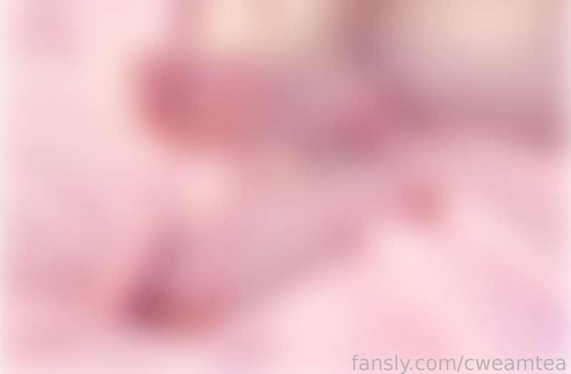 dear diary,

this pink fluffy blanket feels so soft and nice hehe :3 💕✨

💖 unlock me to view me uncensored 💖
#asian #foot #feet #footfetish #feetfetish #soles #toes #feetworship #petplay #fyp