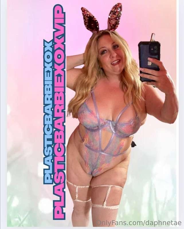 Want to come over later? I can give you a peep show?? 🐰 🥚 Or..