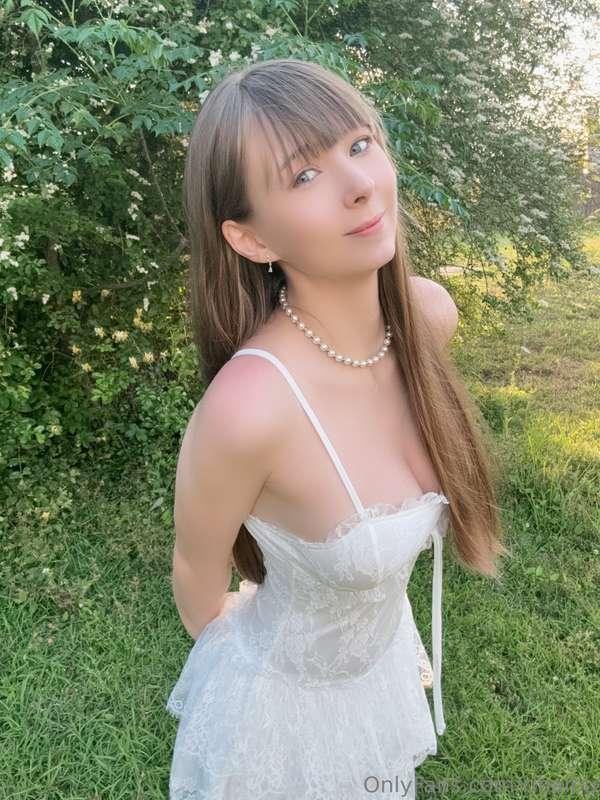 Does lace look pretty on me? ❤️