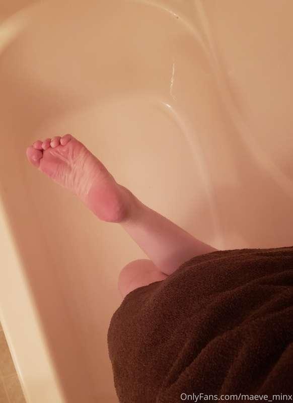 Shower before bed, goodnight everyone. 😘💜👣