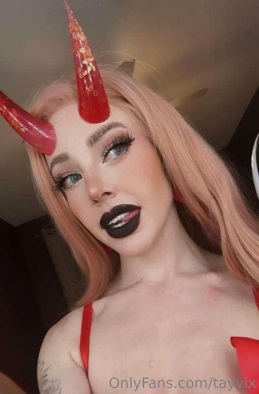 Oh hey hi it’s me posting my V-Day Demon set late at night 👀..