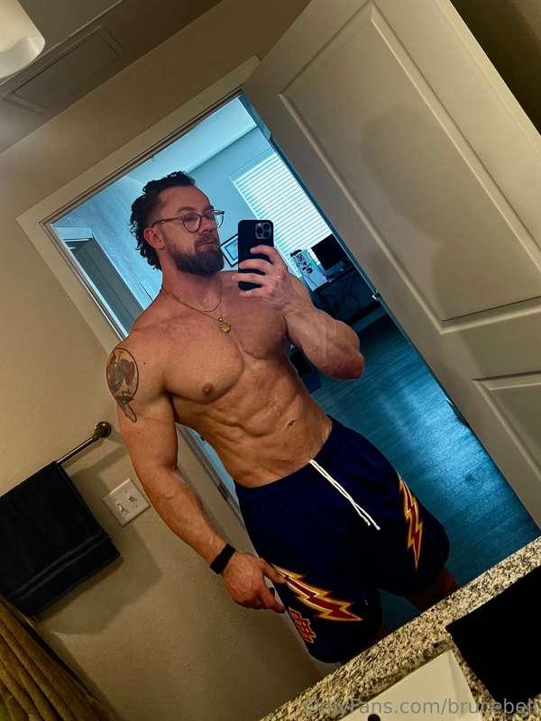 Good morning sexy 😘 daddy is going live in the next few minu..