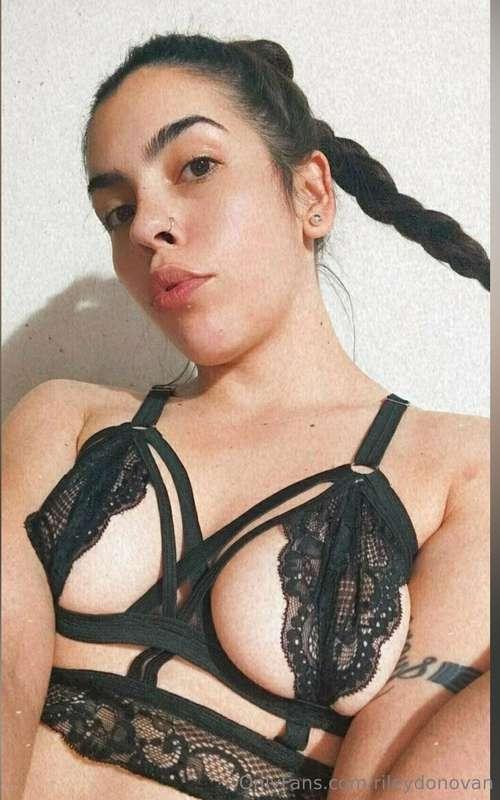 ## The price of the tip is equal to the size of your cock 😂🤏..