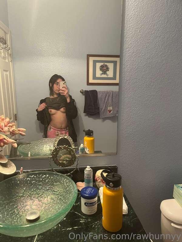 hi lovelies so ive been staying with a friend for almost 2 w..