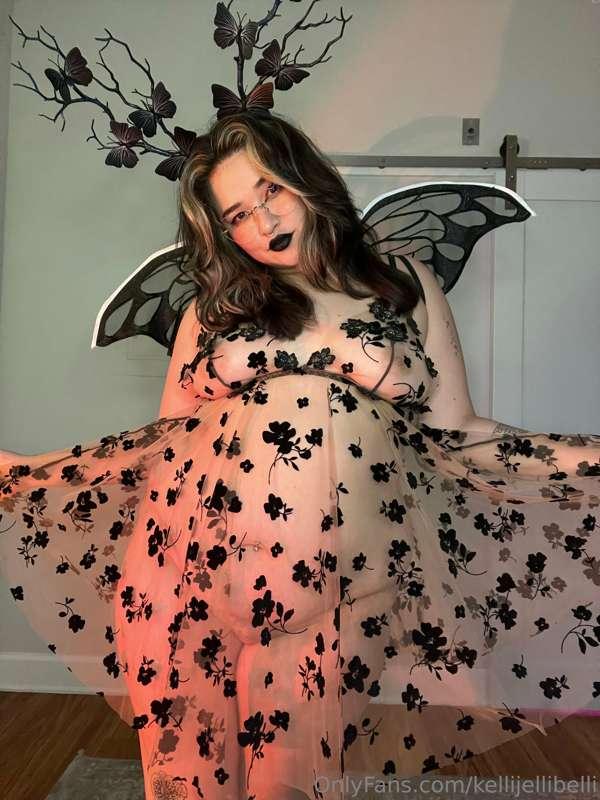 ***Happy Halloween!!!*** 🎃🖤🕸️🦇🕷️
just a dark fairy here to s..