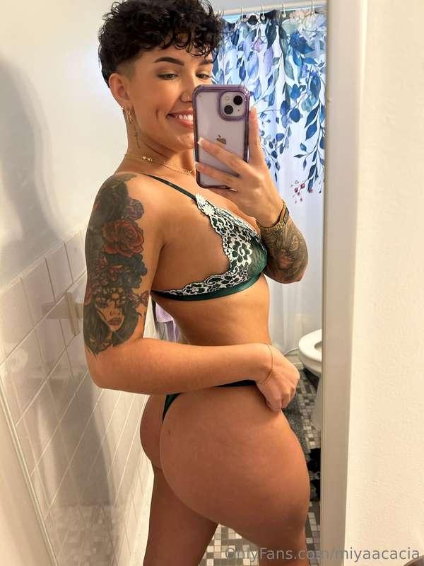 Switch up the look still the same freak for you 👅