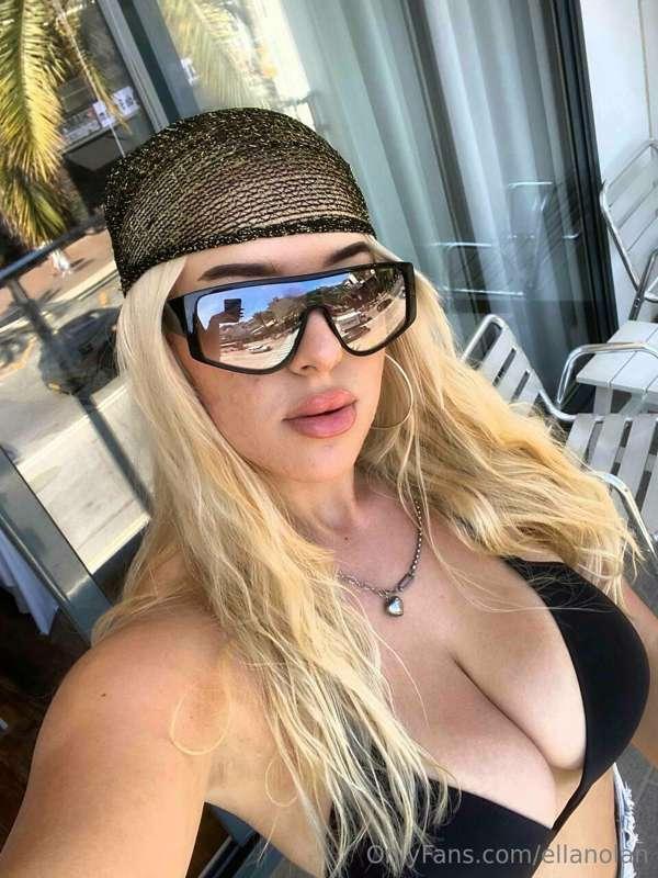 Do you like my glasses honey ? 😘
