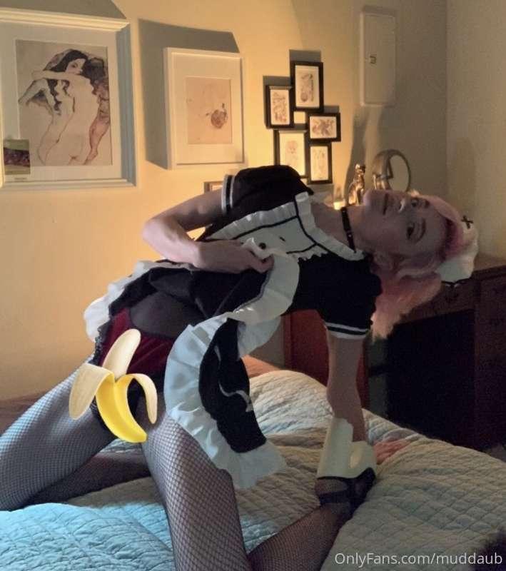 oh no, naughty clown!!!
if you don’t want to see 🍌 outline, ..
