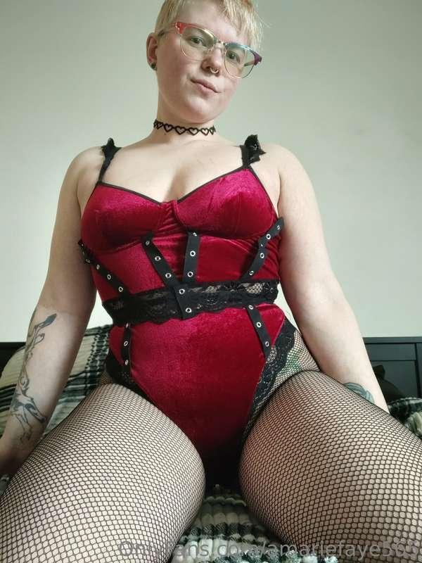 If you love curves, asses, feet, or fishnets, this set is fo..