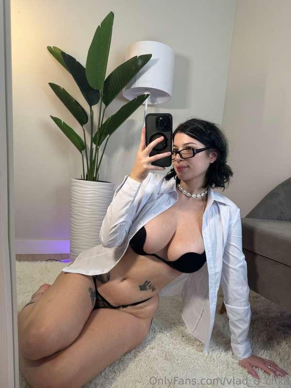 Reflecting my inner goddess while having some fun! Who's rea..