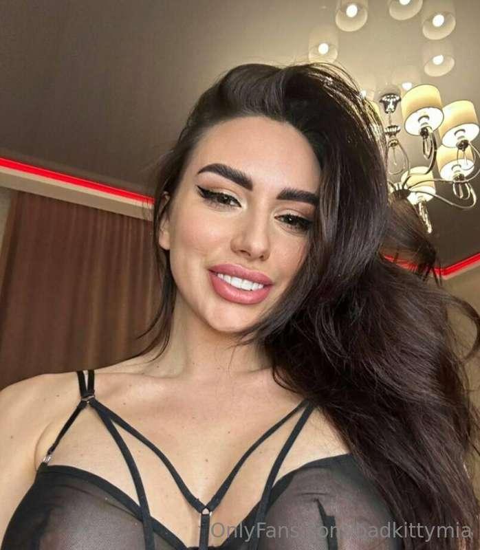 Gorgeous queen @karolina_famous😈She's got a juicy boobs🍑 She..