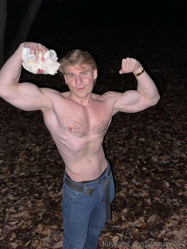 Flexing in the haunted forest!👻💪