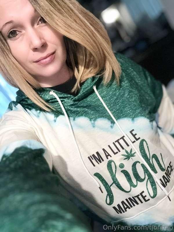 Loving my new hoodie from my besty ❤️😘
420 friendly 🌴
@kimmy..