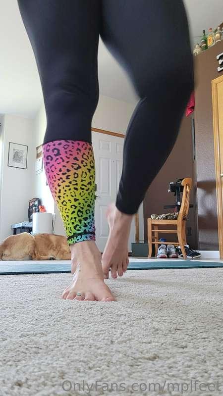 Tops and bottoms😜👣