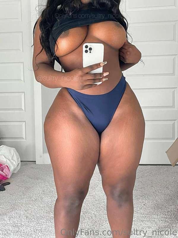 Wanna help me take these clothes off?👀