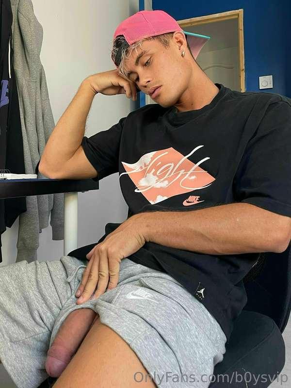 🇪🇸 Ella quiere que la sacudas y le saques toda la leche 🥛💦 m..