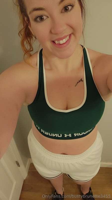bustybrunette3455 image #0