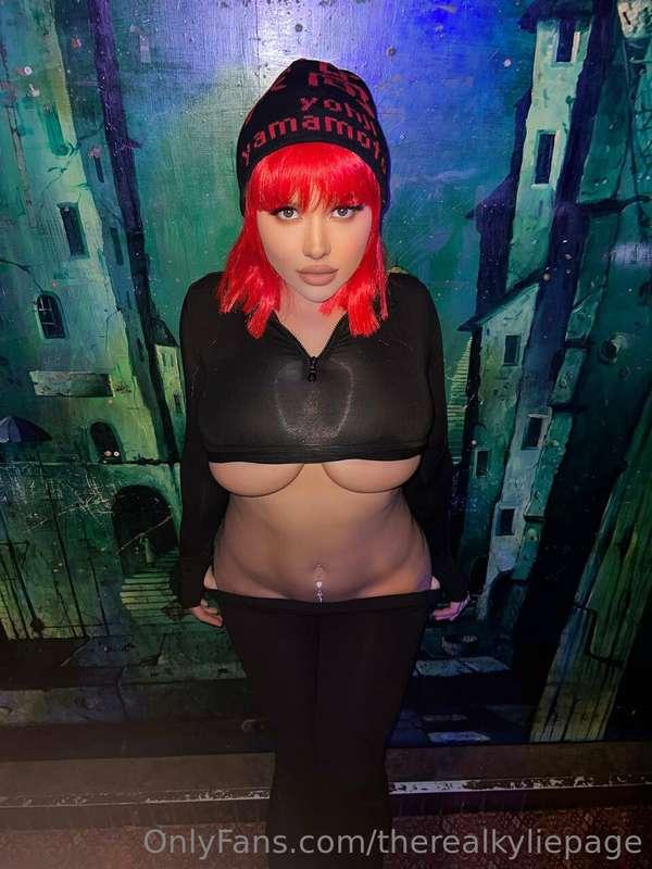 ♥ New sex tape dropping Friday. Cum watch me be a good whore..