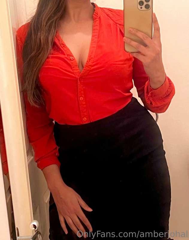 Quick selfie at work earlier today 💋