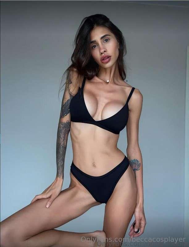 Slim brunette @domi_moore with big boobs and perfect figure ..