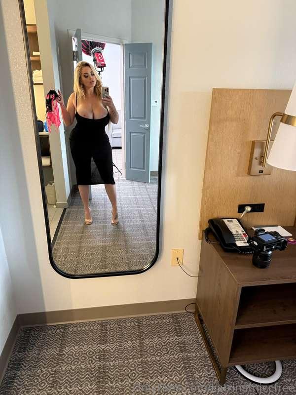 Happy MILF Monday!! Which pic is your fave?